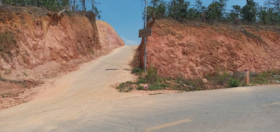 Lối vào từ phía ngoài đường lớn đến Mây trên đỉnh đồi Đà Lạt