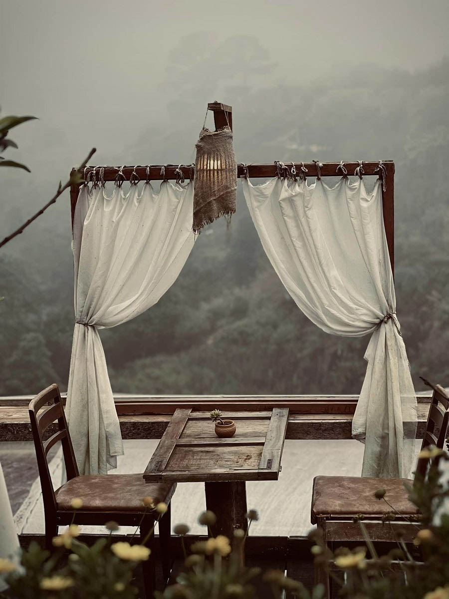 Quán Nhà Bên Rừng