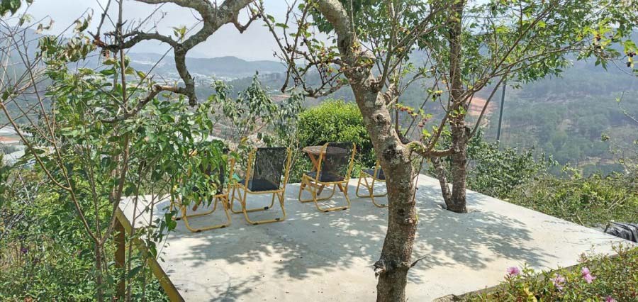 Vị trí có bóng râm ngắm phong cảnh tuyệt đẹp